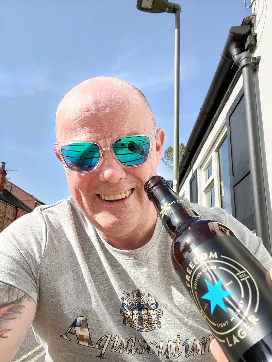DaveBulpin's tweet photo. Freedom. ohh argh just a little bit #freedomlager #sunshine #aquascutum #HappyDays #begoodtoyourself @MindBodySoleUK https://t.co/ZtWpJU7Kst
