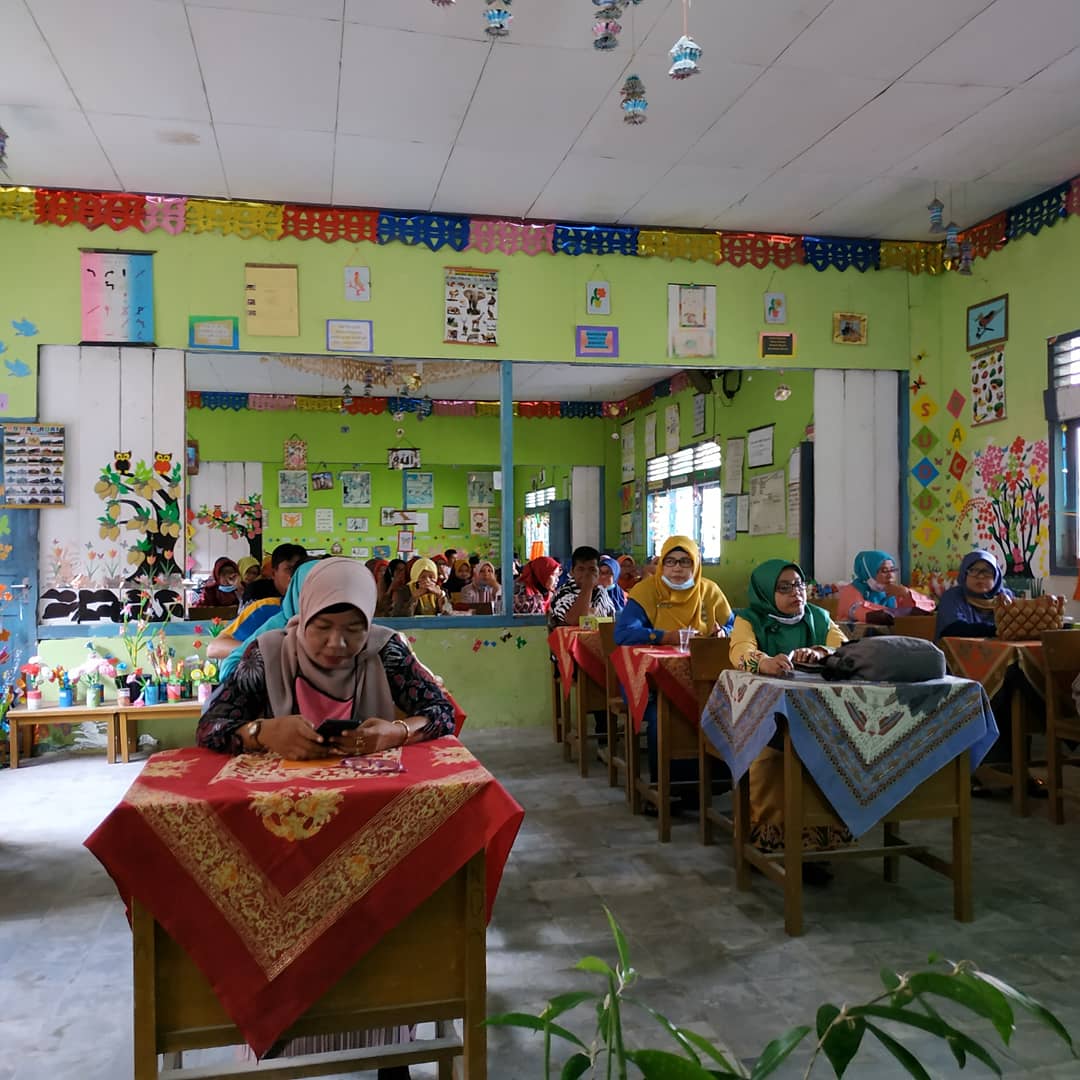 EvaRoza9's tweet photo. Late Post
Kegiatan tgl 13 Maret 2021
Pendampingan dalam Pelaksanaan Rapat Anggota Tahunan KPRI Ampek Nagari
@PENYULUH_COOP
@KemenkopUKM
#penyuluhkoperasi
#ppklkemenkopukmri
#ppklindonesia
#ppklsumaterabarat
#ppklkabupatenagam
#KoperasiKeren https://t.co/vWHQnPrnDa