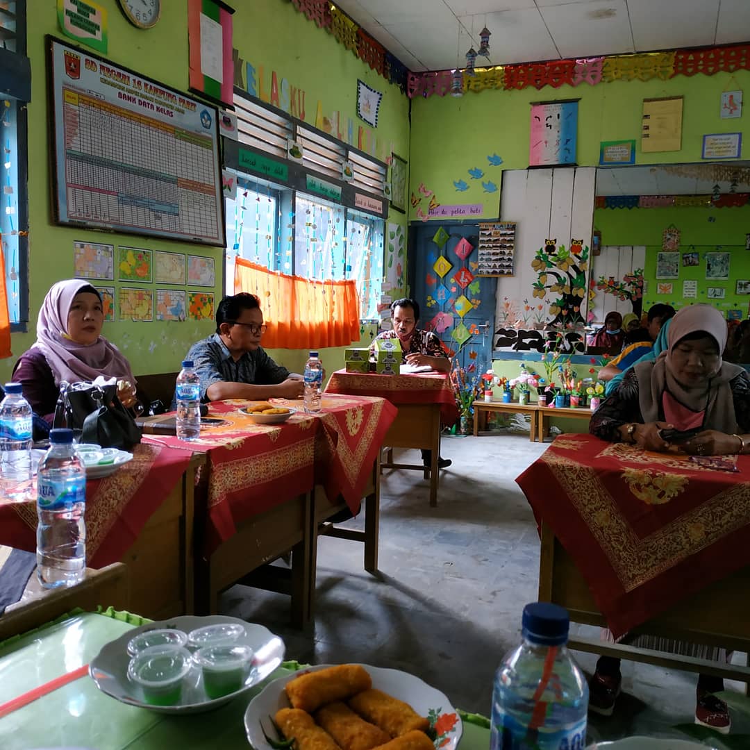EvaRoza9's tweet photo. Late Post
Kegiatan tgl 13 Maret 2021
Pendampingan dalam Pelaksanaan Rapat Anggota Tahunan KPRI Ampek Nagari
@PENYULUH_COOP
@KemenkopUKM
#penyuluhkoperasi
#ppklkemenkopukmri
#ppklindonesia
#ppklsumaterabarat
#ppklkabupatenagam
#KoperasiKeren https://t.co/vWHQnPrnDa