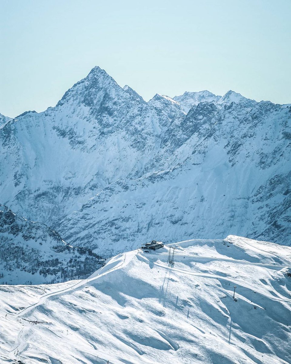 JungfrauRegion's tweet photo. Oh, what a wonderful day! ❄️🌞
@Haslital | @madeinbern | @MySwitzerland_e
#haslital #alpentower #grimselwelt #lake #mountains #favourite #jungfrauregion #madeinbern #inLOVEwithSWITZERLAND #switzerland
⠀
📸 https://t.co/foXmPYKgGe https://t.co/0PQQ0omXBa