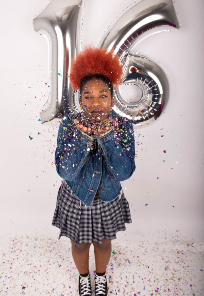 MrsGtccc's tweet photo. HAPPY SWEET 16 @woahitsnoelle 🎁🍭🎊We love you girl!!! https://t.co/zWoLwlOumu