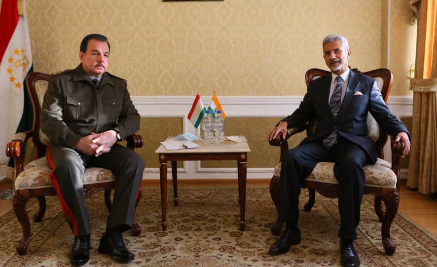 DrSJaishankar's tweet photo. Productive discussions with Defence Minister Colonel General Sherali Mirzo of Tajikistan. Focused on further strengthening our defence &amp; security cooperation. https://t.co/ZHuGrWildI