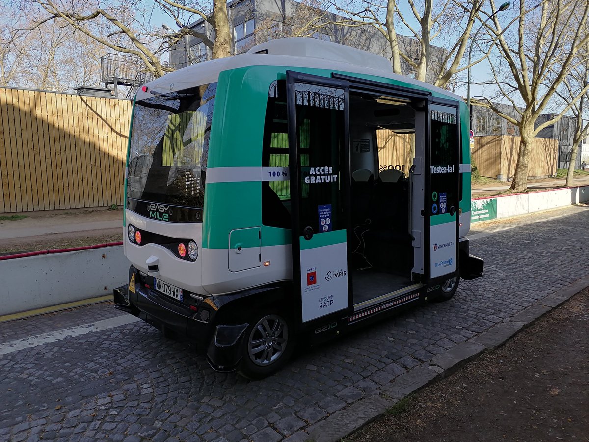 CeremaCom's tweet photo. Le #Cerema évalue le bruit et les vibrations dans le cadre d'une expérimentation portant sur un véhicule autonome en test à Vincennes
#Mobilites
https://t.co/12BsopojUL https://t.co/bSZIbHiKIT