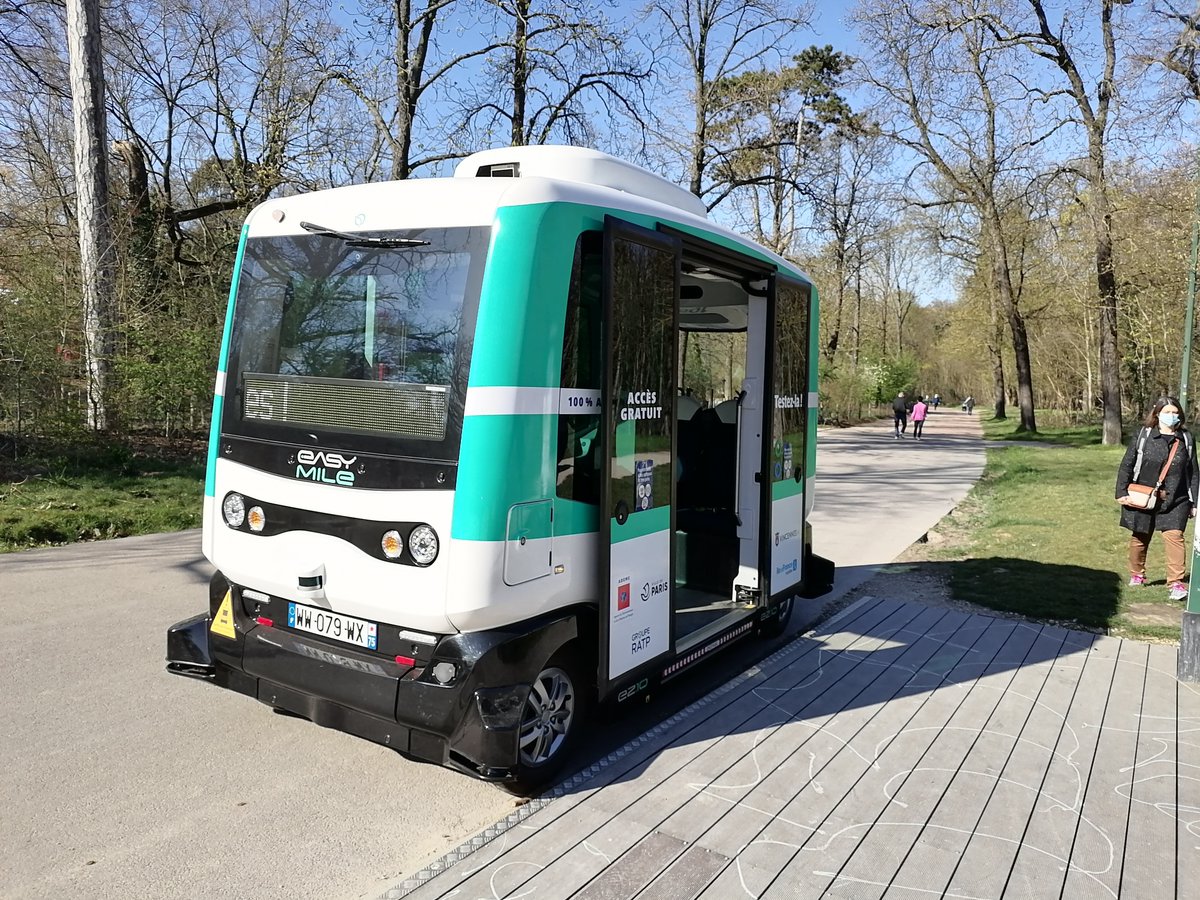 CeremaCom's tweet photo. Le #Cerema évalue le bruit et les vibrations dans le cadre d'une expérimentation portant sur un véhicule autonome en test à Vincennes
#Mobilites
https://t.co/12BsopojUL https://t.co/bSZIbHiKIT
