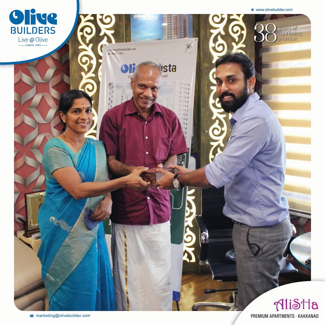 MktgOlive's tweet photo. Key handover to Mr.Sateesh Kariat Vadukoot and Mrs.Lakshmi S Nair of their new Apartment in Olive Alisha
.
.
.
.
.
.
#olivebuildersanddevelopers #since1983 #deliveringhappyhomes #olivealisha #happycustomers #customersatisafaction #olive #kochi #buildersinkerala https://t.co/vnXhq8LTWZ