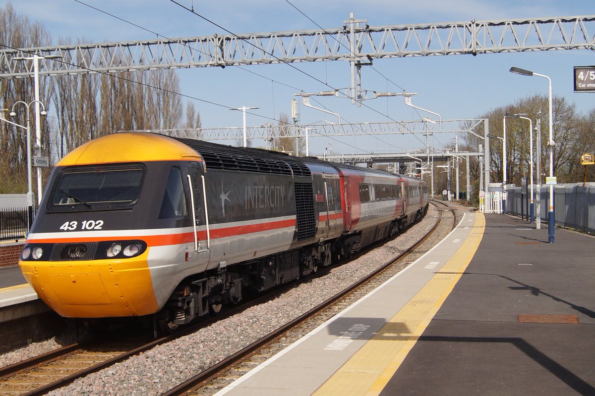 thesatnav89's tweet image. Todays #Highspeedtuesday with 43102 the journey Shrinker 1st photo was with it leading 1B23 0634 Leeds to London St Pancras at Kettering and 2nd photo its shown on the rear of 5M17 St Pancras to St Pancras route learning via Manton #Hst #YesEmr