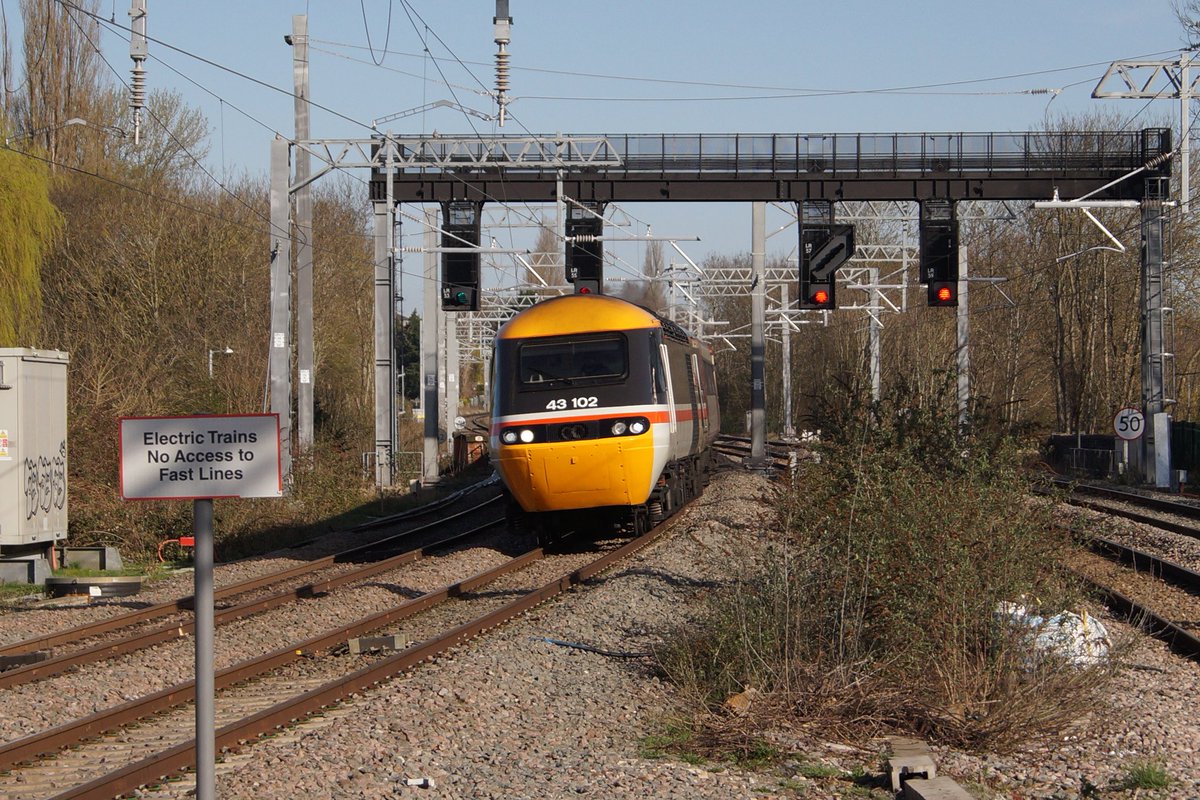 thesatnav89's tweet image. Todays #Highspeedtuesday with 43102 the journey Shrinker 1st photo was with it leading 1B23 0634 Leeds to London St Pancras at Kettering and 2nd photo its shown on the rear of 5M17 St Pancras to St Pancras route learning via Manton #Hst #YesEmr