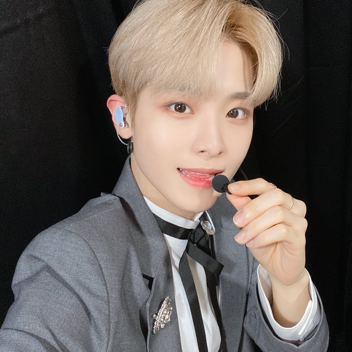 osmarchive's tweet photo. 210330 © official fancafe 💌

title: jeromie first appearance 😻
ill see you more often from now on!!!
toogether thank you for waiting!
i love you ❤️

#제롬 #JEROME #오성민 #TO1 #티오원 https://t.co/s4PG1OL175