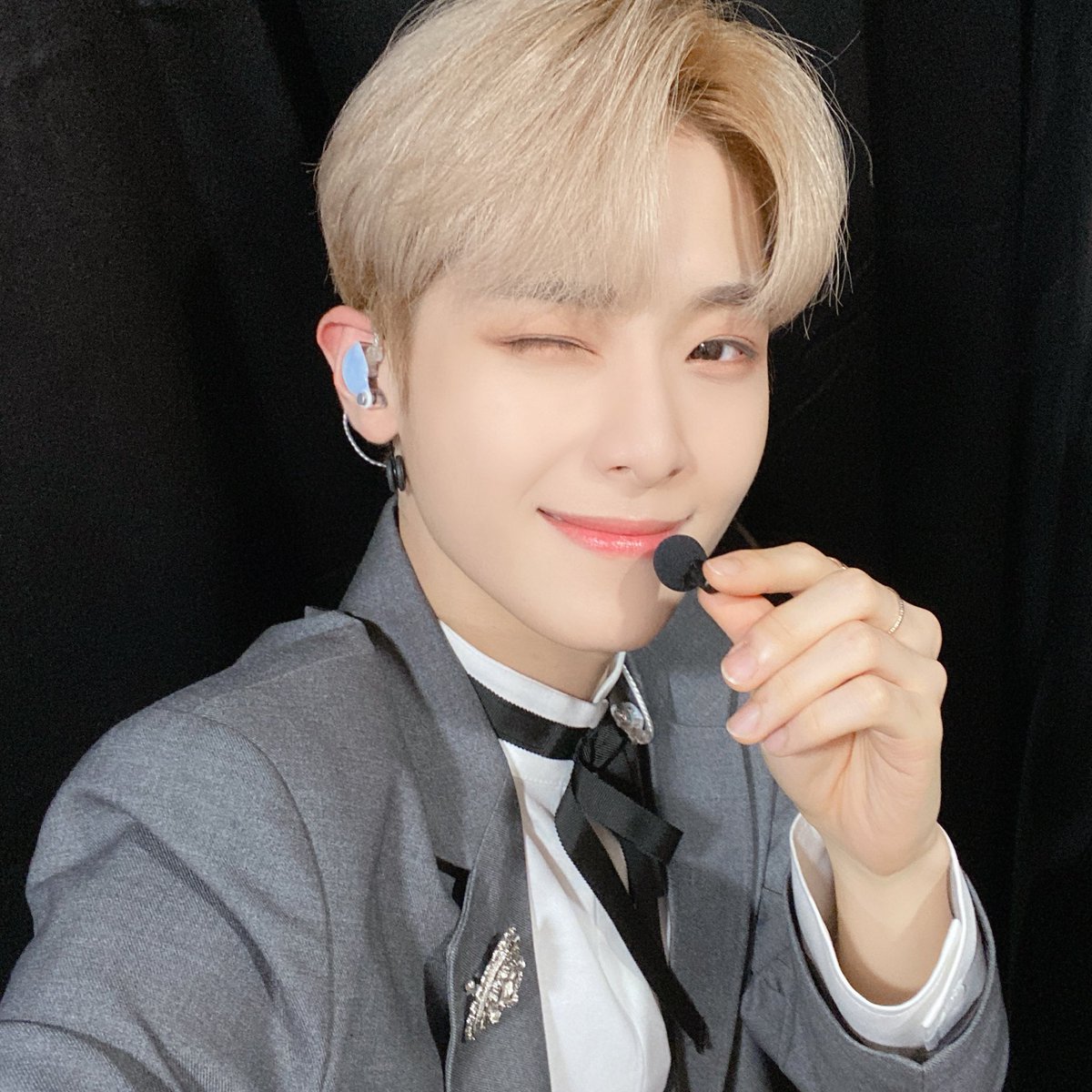 osmarchive's tweet photo. 210330 © official fancafe 💌

title: jeromie first appearance 😻
ill see you more often from now on!!!
toogether thank you for waiting!
i love you ❤️

#제롬 #JEROME #오성민 #TO1 #티오원 https://t.co/s4PG1OL175