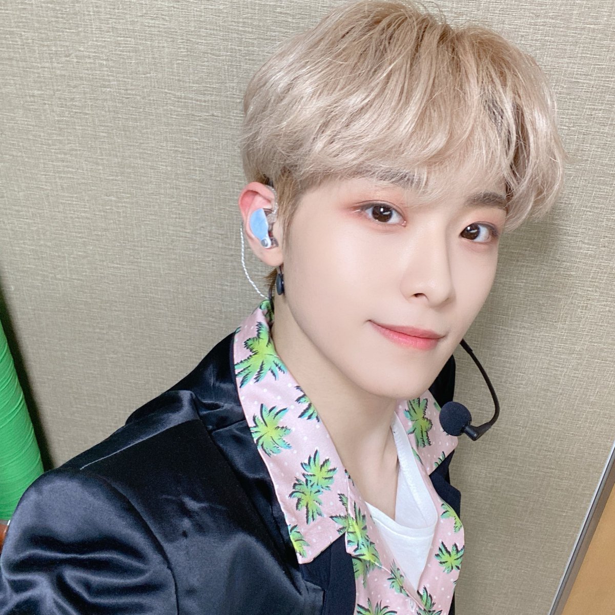 osmarchive's tweet photo. 210330 © official fancafe 💌

title: jeromie first appearance 😻
ill see you more often from now on!!!
toogether thank you for waiting!
i love you ❤️

#제롬 #JEROME #오성민 #TO1 #티오원 https://t.co/s4PG1OL175