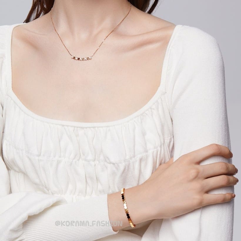 Lee Bo-Young wore CHAUMET Bee My Love Bracelet, Rose Gold €4,690 in TVN Drama update on upcoming drama, Mine. #leeboyoungstyle #leeboyoungfashion #MINE #minedrama #kdrama_fashion #CHAUMET...