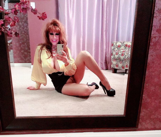 A few selfies from my https://t.co/psXKXSEaAL I love taking sexy pics and videos for my page.💋 @LegsSamantha<a href="/tag/stockings"class="tags"><span>#stockings</span></a><a href="/tag/boots"class="tags"><span>#boots</span></a>