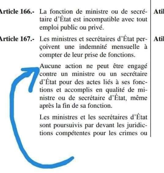 LaFaarah's tweet photo. L’une des raisons pour lesquelles ils poussent ce foutu référendum: ils veulent pouvoir s’en tirer tranquillement après avoir dilapidé les fonds nationaux. Et qui va en payer les conséquences? Nous, nos enfants et petits-enfants. Eux ne vivent déjà plus au pays! #FreeHaiti 🇭🇹✊🏾 https://t.co/Ef2J60pkky