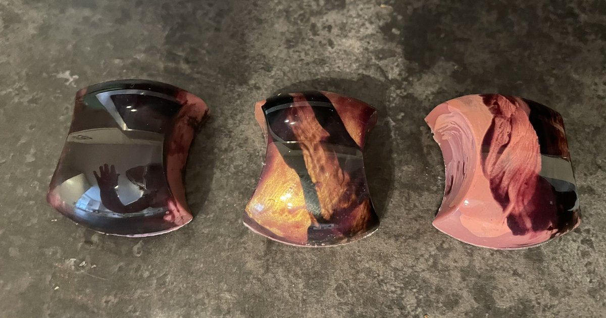 RivingtonChoco1's tweet photo. @lana_orlova_bauer @chocolateworldantwerp #firstattempt I used @callebautchocolate #ruby @ibc #cocoabutters #black #purple I tried i3 different ways (I used a little gold #creativecolour .#lovintheshine - see me waving in the first one ๐๐ซ๐#delighted #champagne #blackcurrant https://t.co/GDfYOaL7al