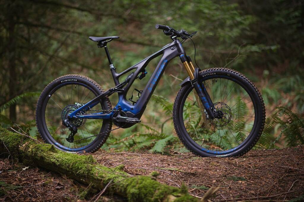specialized_ca's tweet photo. Check out Cycling Magazine review of the new Turbo Levo: Specialized Levo goes full party-mode with EVO-inspired mullet design. --> Link in Bio
📸: Lissermorephoto
#iamspecialized #itsyouonlyfaster #emtb #mtb #ebike #levo #powertoridemoretrails https://t.co/yFsFHCOToj https://t.co/sgWcLHB9Fw