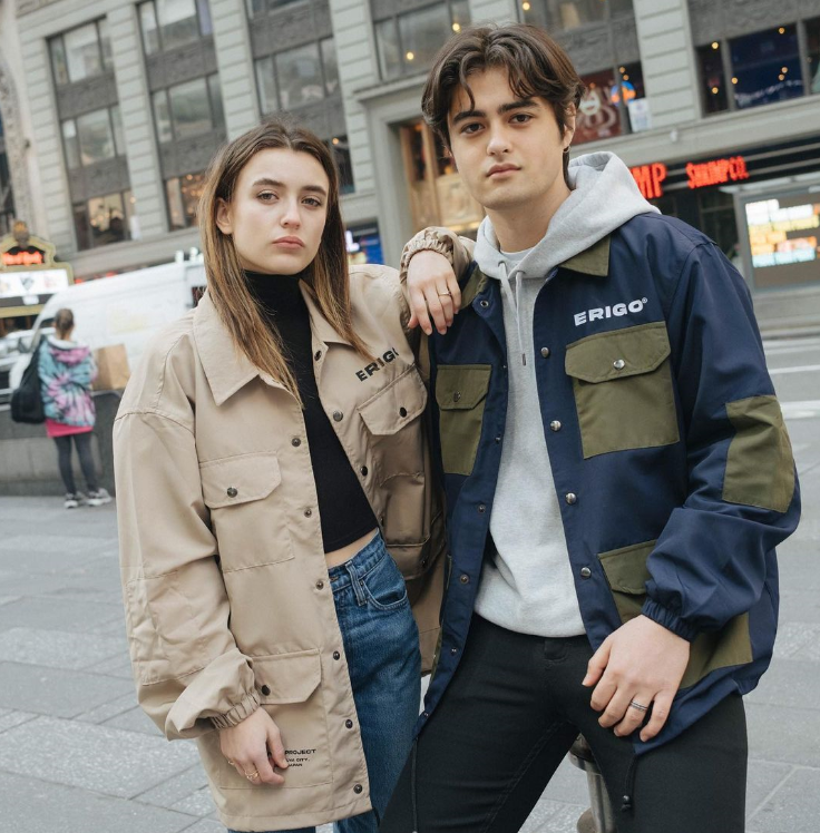 rapmafmums's tweet photo. #INFOSTYLE
Muhammad Sadad Pemilik Erigo yang membanggakan nama local product doi New York Time Square. Aslii iniii keren banget sih New Collection nya erigo masuk di billboard Time Square NYC
#KINGANDQUEEN https://t.co/de9g0Lkfws