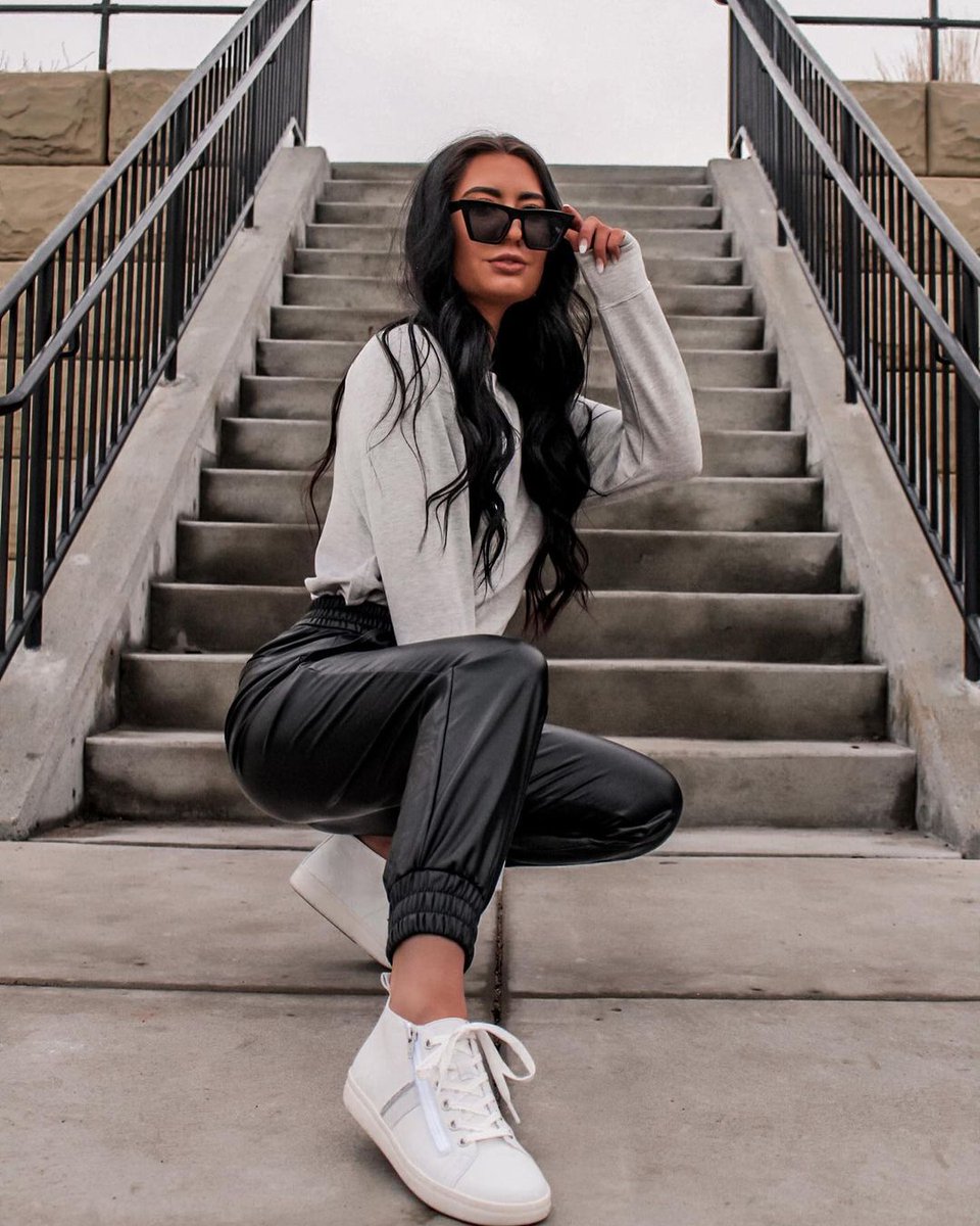 vionicshoes's tweet photo. A little #sporty, a lot #chic. π€
Shop this season's must-have high top STEVIE - available EXCLUSIVELY on https://t.co/gTlRyBqvtl. #VionicShoes #SpringSneakers #HighTops
SHOP NOW - https://t.co/cXO8MJzNZD
π·: @haleychristinexx, @datflipmel, @sonsandsunshine https://t.co/dD3ICUiMh1