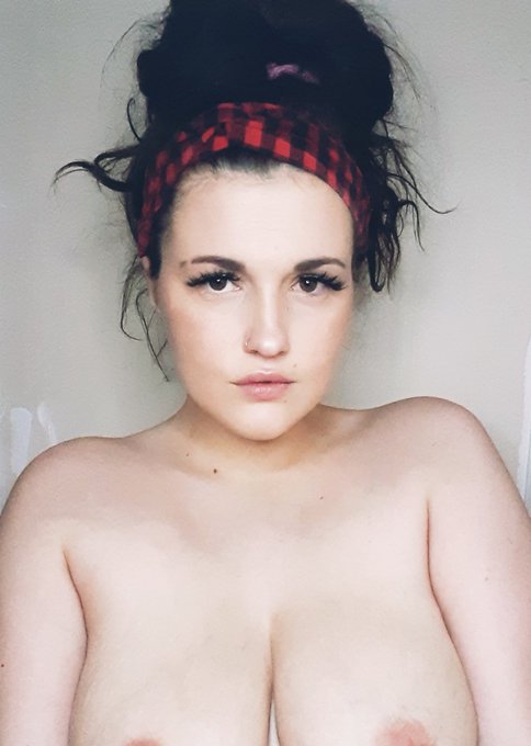 I made a free onlyfans tease page for all you broke mfs 😘😘 https://t.co/1ASNDmMpMs https://t.co/MPRd<a href="/tag/pornhub"class="tags"><span>#pornhub</span></a><a href="/tag/customs"class="tags"><span>#customs</span></a><a href="/tag/onlyfans"class="tags"><span>#onlyfans</span></a><a href="/tag/sellingcontent"class="tags"><span>#sellingcontent</span></a>