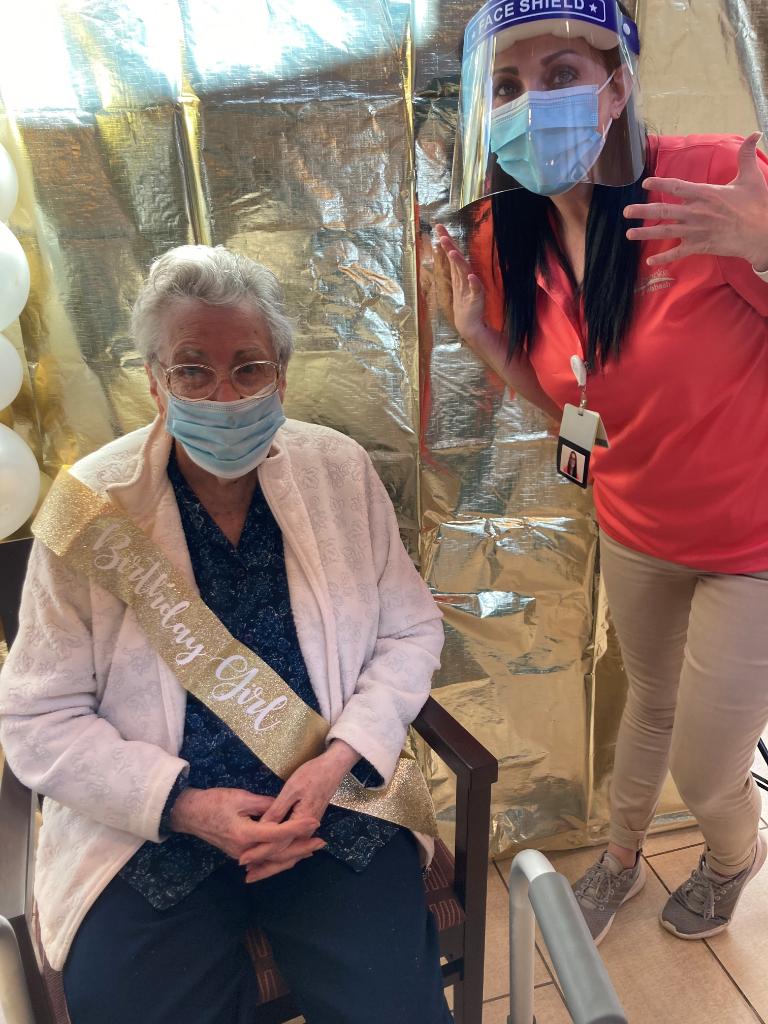 Wabash_WB's tweet photo. When you turn 100 years old, you get an entire Happy Hour dedicated to you with your favorite foods and a fun game of Name That Tune! Happy 100th birthday Marguerite- we are so happy we could help to celebrate you! #TrilogyLiving #100YearsOld @ClareTravis18 https://t.co/ByqJTbqjx9