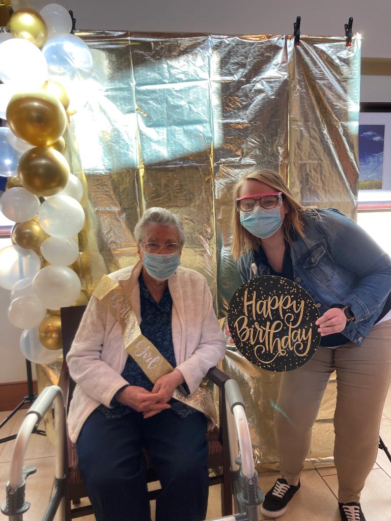 Wabash_WB's tweet photo. When you turn 100 years old, you get an entire Happy Hour dedicated to you with your favorite foods and a fun game of Name That Tune! Happy 100th birthday Marguerite- we are so happy we could help to celebrate you! #TrilogyLiving #100YearsOld @ClareTravis18 https://t.co/ByqJTbqjx9