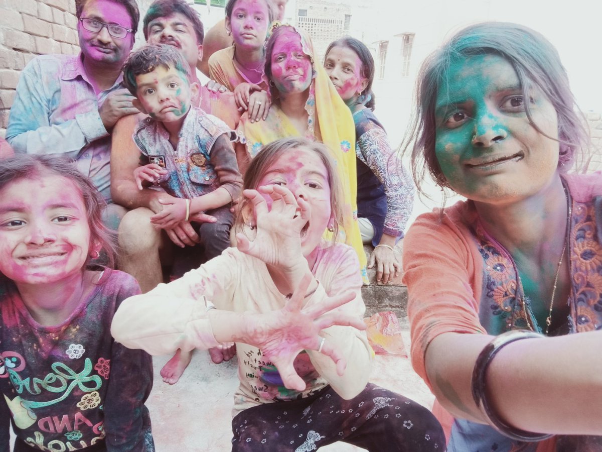 PritiNivoriya's tweet photo. @iFFALCONIndia #iFFALCON
#AddColoursToLife
#holicontest
#CelebrateHoliWithiFFALCON
Here is my dry holi pics, am very happy celibrate holi with my friends and my family
๐ฅณ๐๐๐๐ฅณโ๏ธ
@iFFALCONIndia
Join
@invisibleindra1 @BirjuDamani @aakash_beast786 @sengodan4 @Subrata37606833 @Rahulrahs https://t.co/b1EJdDvScH