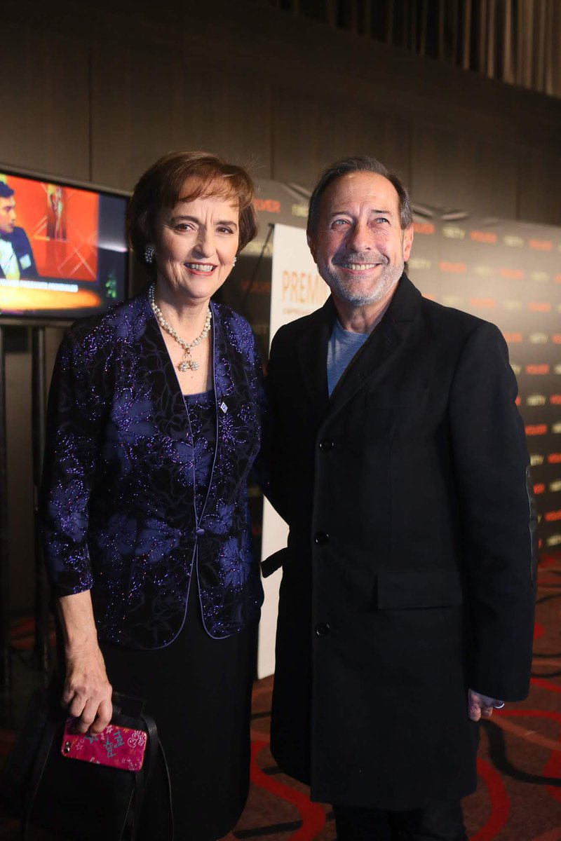 fundtv's tweet photo. #premiosfundtv #recuerdos #25edicion #premiosfundtv @sara_critto  junto a #guillermofrancella
#trayectorialuisbrandoni
@LaRural_BsAs  🥂📺🏆 https://t.co/GnTlJdg1Eu