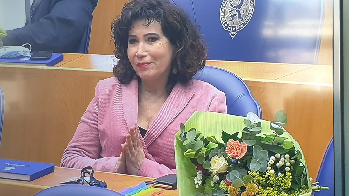 NevinOzutok's tweet photo. Vandaag zwaai ik af, ontroerd door de waarderende woorden van ⁦@khadijaArib⁩ over mijn inzet als kamerlid #Afscheid https://t.co/Mbnax3aulf