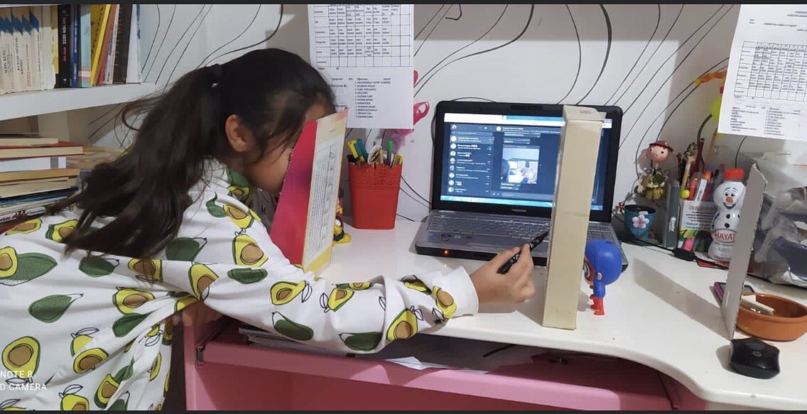 Mersinyenisehi1's tweet photo. Erasmus+KA229 projemiz kapsamında Sicilya, İtalya 2. gün sanal etkinliklerin sonunda 6 ülkeden öğrenciler,Da Vinci’nin “prospectographer” icadını tasarladılar ve sanatlarını diğer ülkelerin öğrencileriyle paylaştılar. 🇹🇷 🇸🇪🇷🇴🇮🇪🇱🇻🇮🇹 @ziyaselcuk @yilmaznazif @AdemKoca46 @necmidinc https://t.co/LkD2OwCMNr