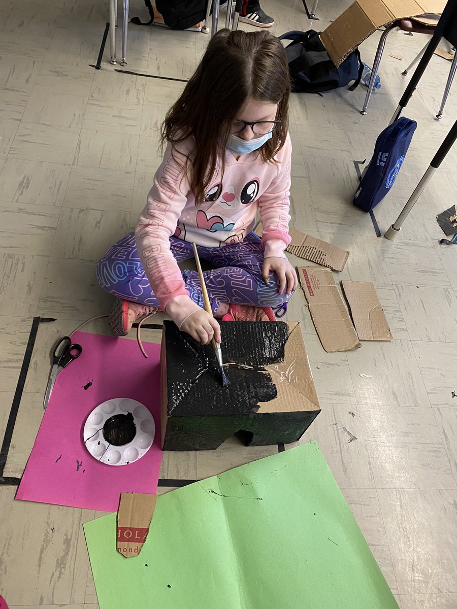 MsSkipwithLearn's tweet photo. Our construction zone is turning into an art gallery! The paint is out and the castles are starting to take shape! Can’t wait to see the finished products! #ldcsb #grade4 #socialstudies https://t.co/gOqL3eG8du