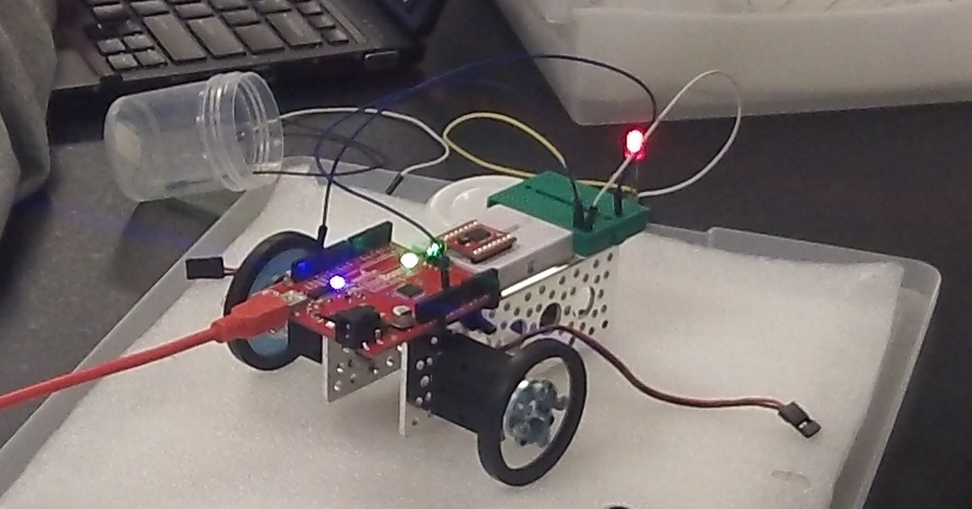 ReedsSpringHS's tweet photo. Ms. Wilson's Natural Science class begin to create their autonomous robot. #WolvesAtWork #TheoryTuesday #AcademicExcellence #WorldClassScience #ONEwiththePACK https://t.co/sKdVQpQo3n