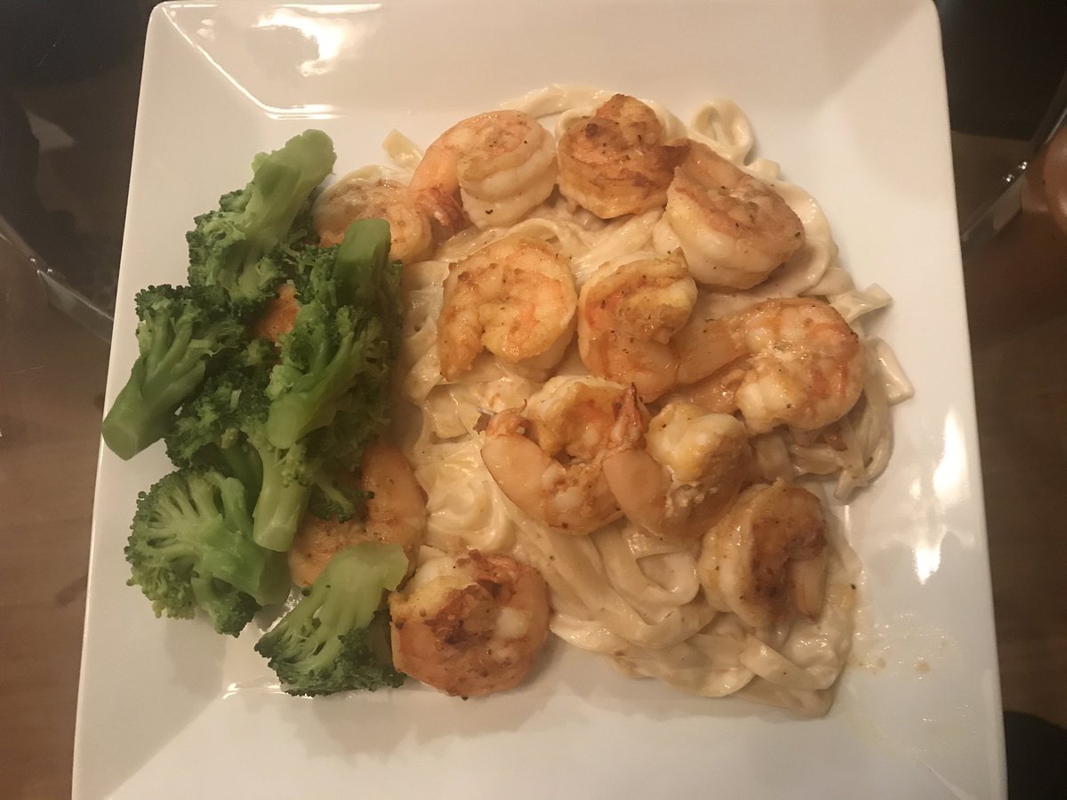 HubbyCooks's tweet photo. Lazy cook. Sauce from a jar, pasta from a box, broccoli from a bag. Shrimp cooked well. Still tasty. #hubbycooks https://t.co/WKVKUyTB4W