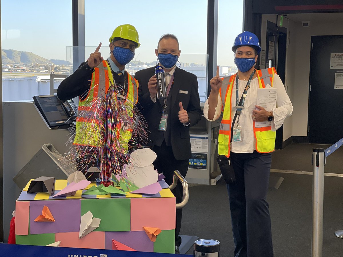 MakedaRae's tweet photo. The VPP Mobile is rolling through the operation to quiz our team! Our first winner of the morning, John! @sfoDPark @vjpassa @FrazAtUnitedSFO #VPPSpiritWeek https://t.co/tg8OTOMpLq