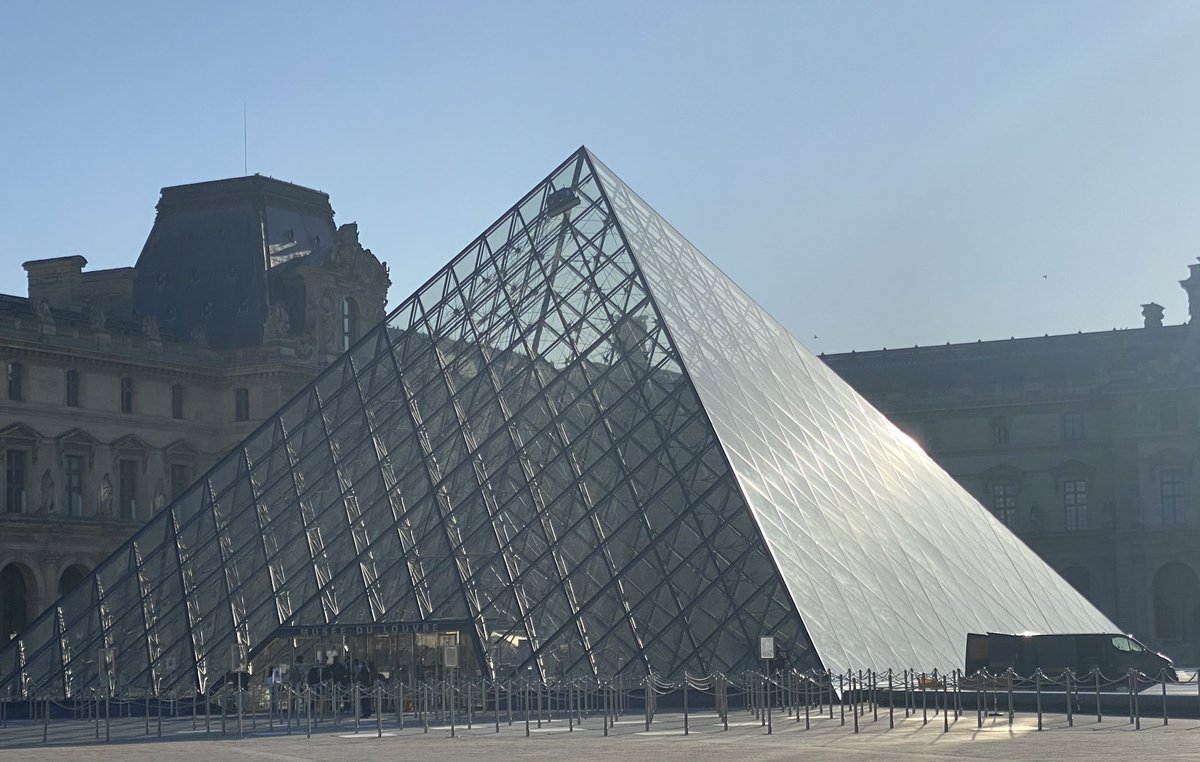 almuariza's tweet photo. El #Louvre publica todas sus obras online y gratis. Son casi medio millón. 🖼🖼
Podéis verlas en este link. Hay para varios años...#AdiosNetflix
https://t.co/WoCAoOTiAv https://t.co/IBhzQp7iFz