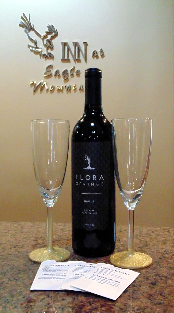 What's a vacation without a little wine? 😉
#TravelTuesday #Arizona #WineTime