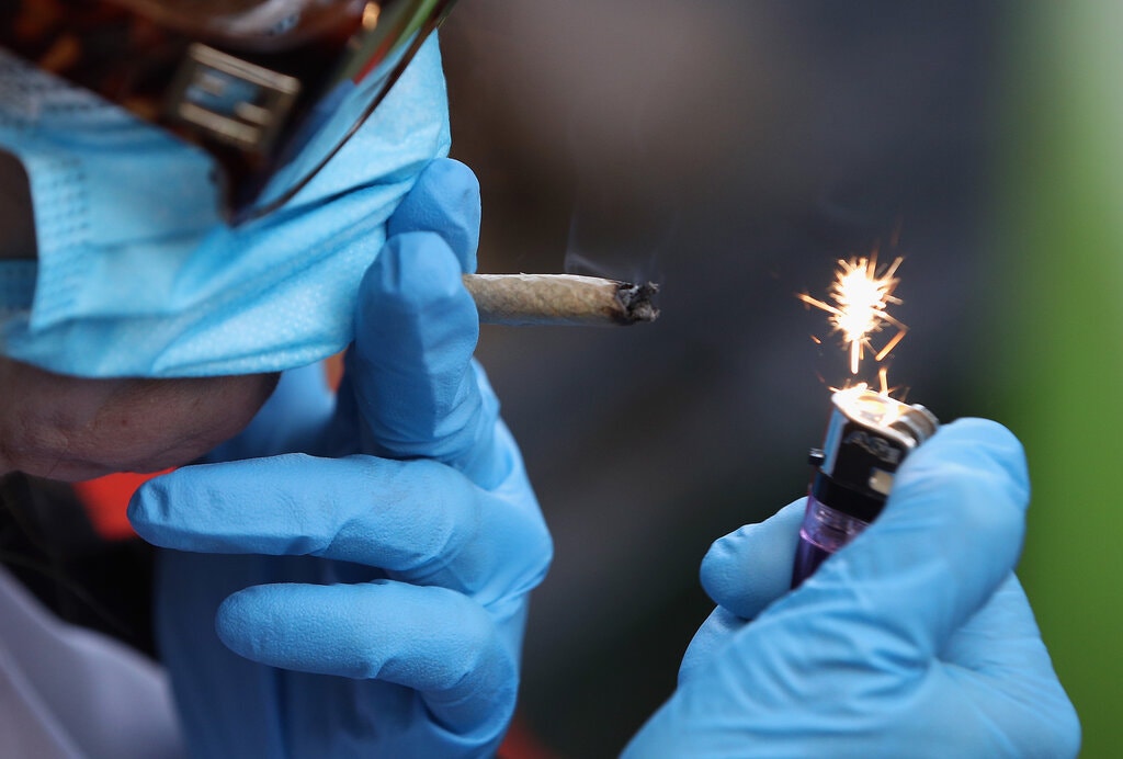 New York state officials finalized a deal Thursday to legalize recreational marijuana in the state. Here's what we know. <a href="/nytimes/">The New York Times</a>
nytimes.com/article/mariju…
#ebottles420