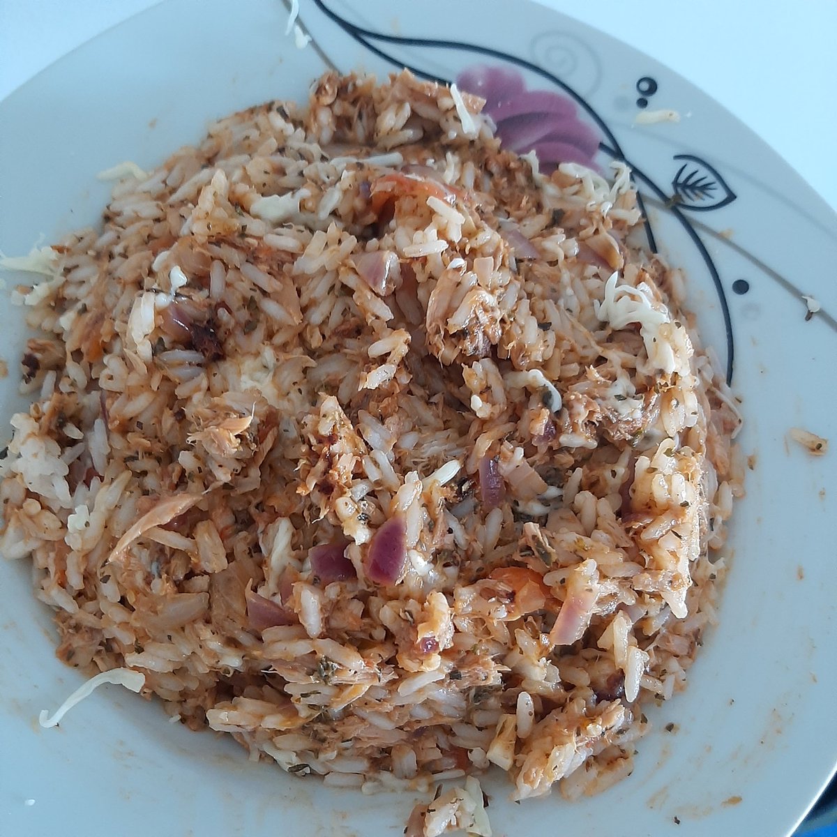 reducewithhead's tweet photo. Obiad
Ryz z tunczykiem a'la spaghetti
Inspo z przepisu na ig pszczolka_robotnica
Zamiast makaronu jest ryz, a koncentratu nie mialam no to ketchup 😁
Wg fitatu 626kcal
#fitmarzec https://t.co/vVtRtkywLG