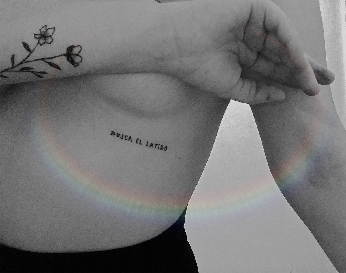 dalhi_ds's tweet photo. “Hagas lo que hagas, busca el latido.” Ojalá siempre. 

Gracias por poner en papel lo que muchas/os sentimos o pensamos, pero no sabes cómo verbalizar. Una frase tan pequeña, de impacto grande @elvirasastre ✨🤍 https://t.co/eRS3MYmBX1