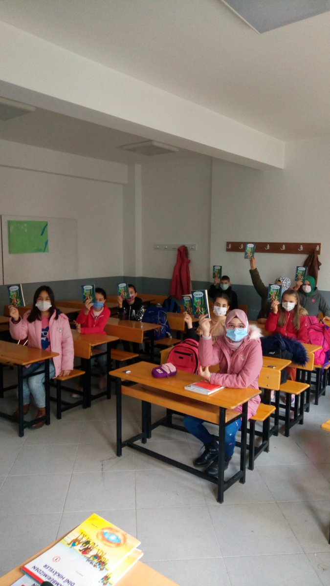 Sarglmustafame1's tweet photo. Oku-Yorum Projesi kapsamında okul takımları 1.kitaplarını okuyup değerlendirme toplantılarını yaptı. 
@tcmeb
@meb_dinogretimi 
@il_mem_45 
@SarigolMEM https://t.co/rlBnUt0Nwa