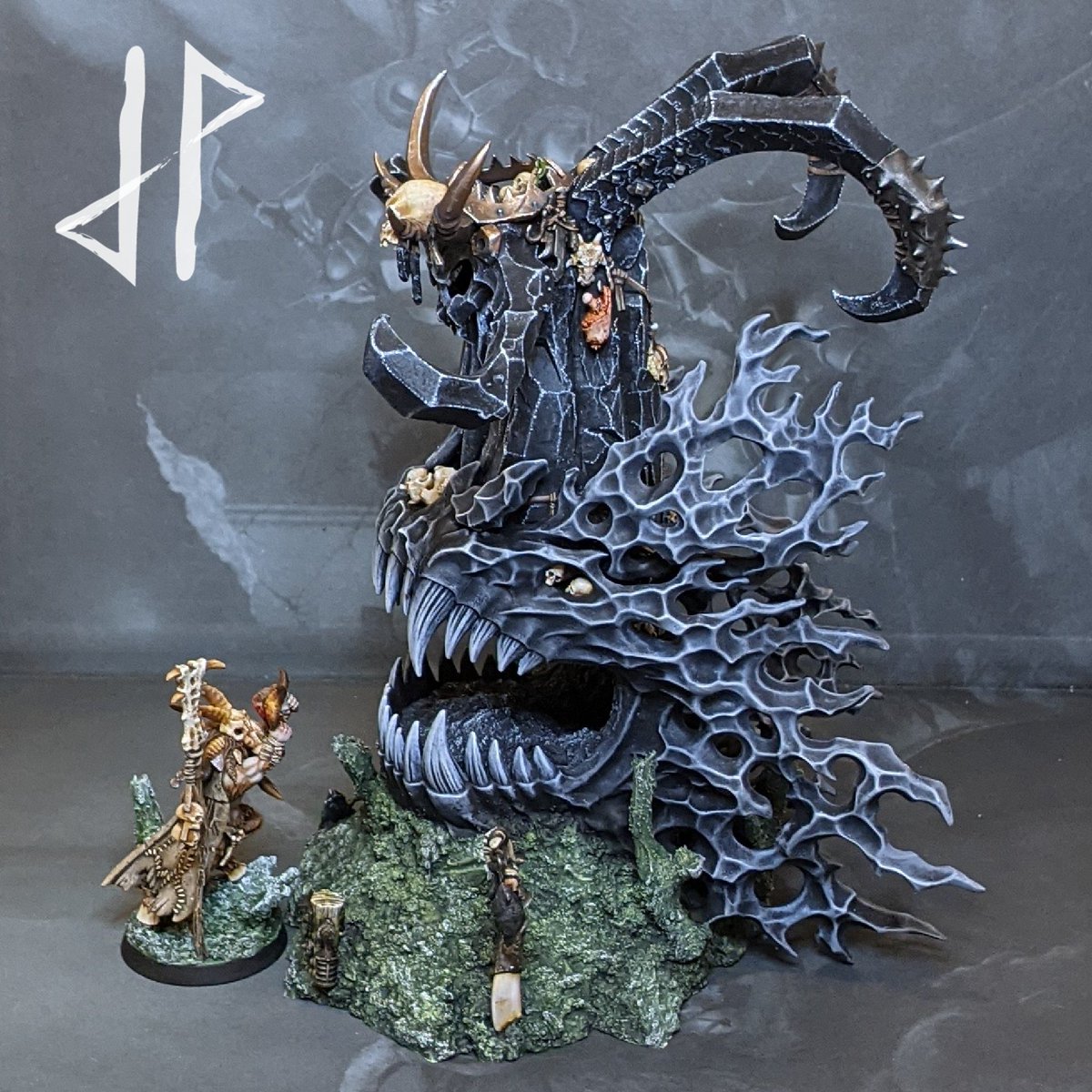JPMiniatures's tweet photo. Finished the #kingoftheforest #herdstone
Enter the trees,
Hear the call,
Follow the dark,
Hail the king.
#warhammercommunity #beastmen #beastsofchaos #aos28 #darkageofsigmar #brayherd #darkfantasy #chaosundivided #kurnoth #darkharvest https://t.co/BnWzXcCZN0
