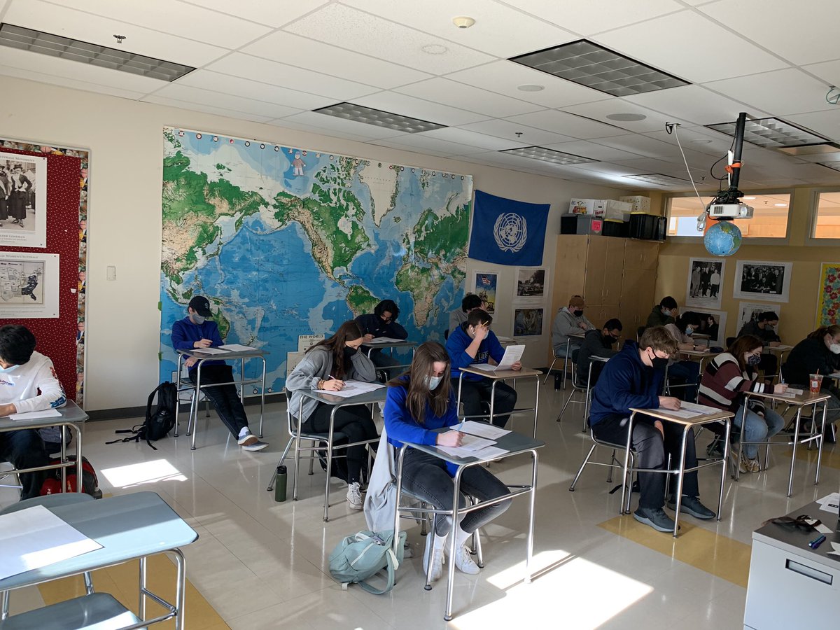 ms_fisha's tweet photo. APUSH or bust- first day back with the whole gang and we celebrate by taking a practice exam 😂👏���🏻‍♀️ https://t.co/HXZhCW4pET
