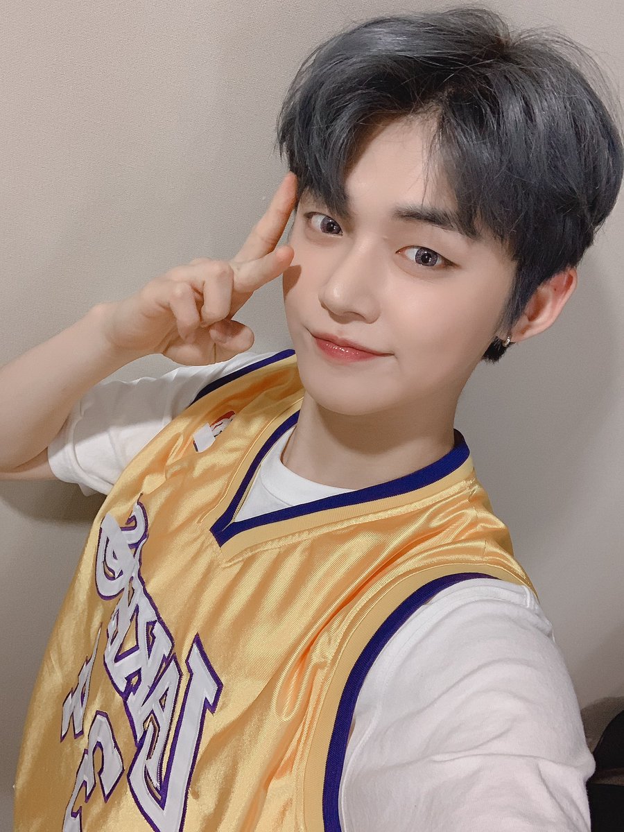 _lbdofficial_'s tweet photo. ⸝ 🐶/🐱 ˗ˏˋSTREAM PLAYLIST ˎˊ˗ ˙ . . #StreamDown4U.◞ ‧₊˚✩彡.
#THYON: Y cómo me gusta mucho tener música al 100, no pude dejar de repetir seguido esta gran canción del grandioso @PRODBM_, ¿me podrías dar tu autógrafo, por favor, hyung? *_* https://t.co/DxIrmfTjOI