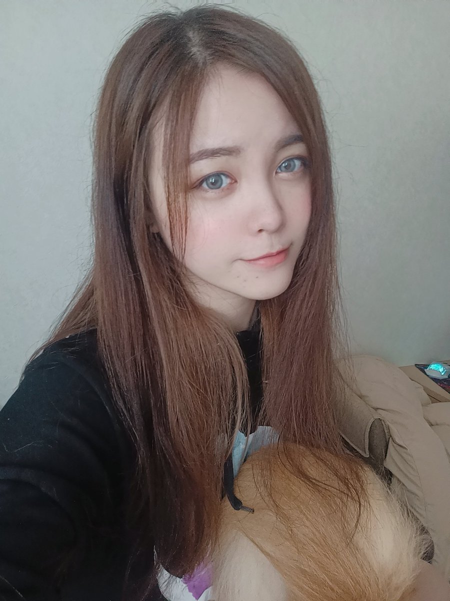 SykGenie's tweet photo. 我換了張臉回來推特了 😘 https://t.co/mGJWt0bI0X