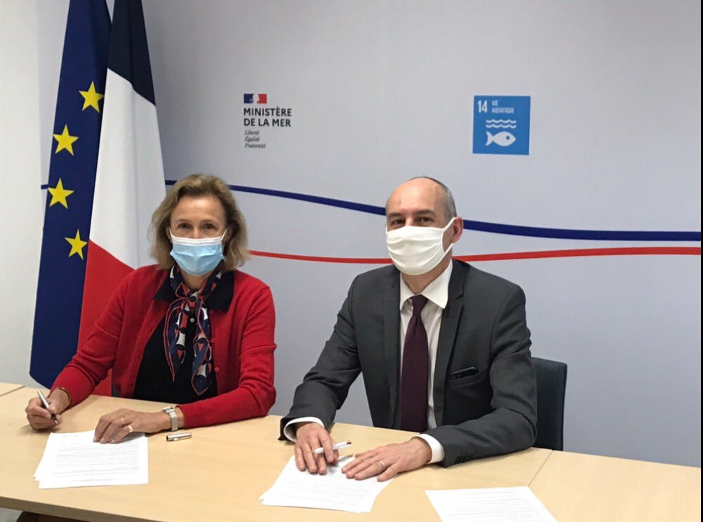 Signature ce matin d’une convention entre @MerGouv et la @FondationMer pour mettre en œuvre le #ReferentielOcean auprès des entreprises. Ensemble, stoppons notre impact négatif sur l’Océan. oceanapproved.org @SBezieux #ThierryCoquil @AnnickGirardin @insiparlait @DidierAnnef