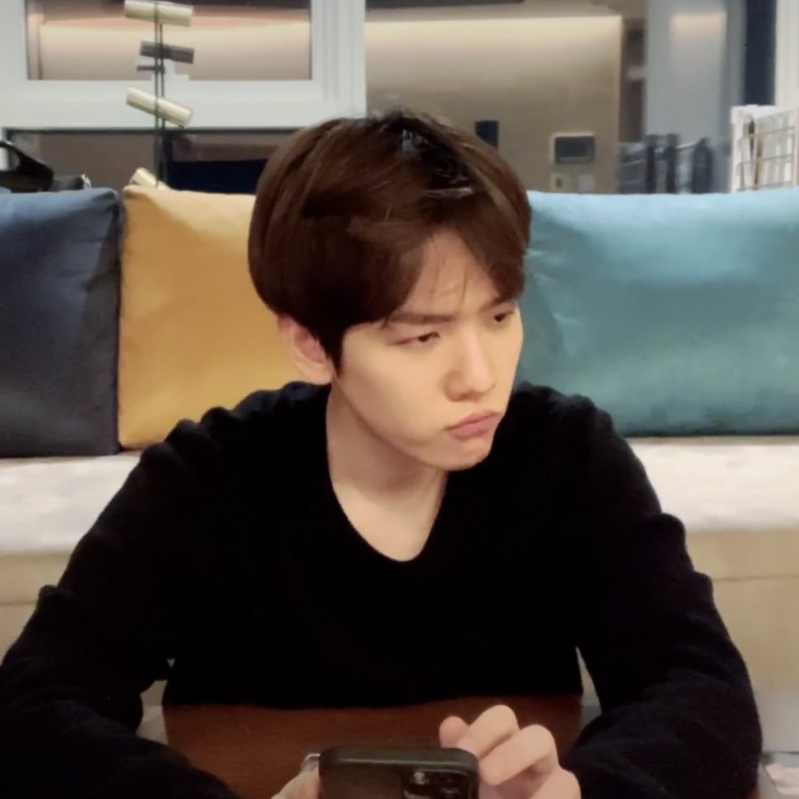 blueharo21's tweet photo. “เลิกดื้อได้มั้ยอ่ะ”                                     “เพื่อ?” https://t.co/wJvLCttgl4