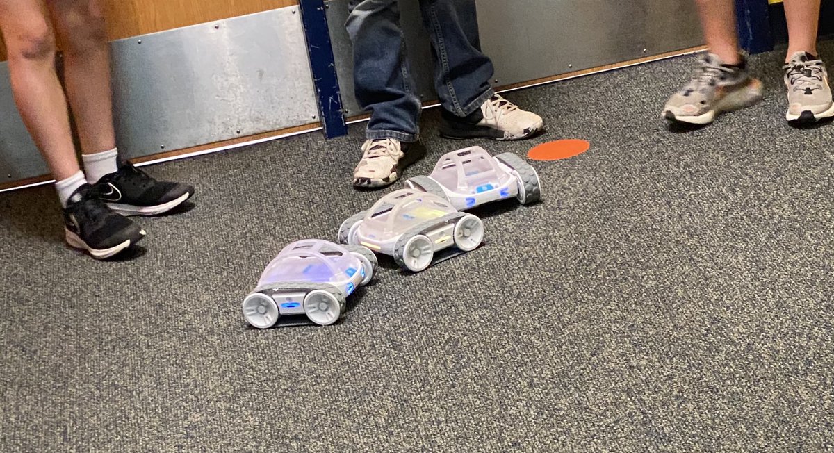 Robin Acker tweet media