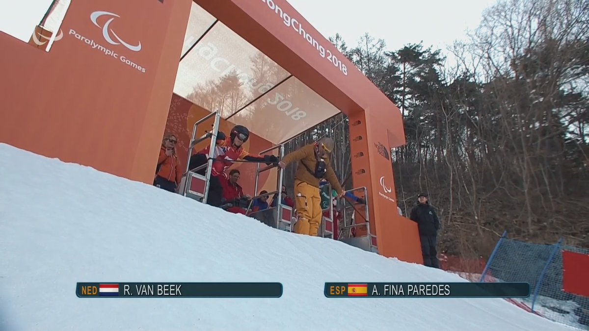 senseficcio's tweet photo. Els Jocs Olímpics de Corea són la primera competició a què la mare de l’Astrid s’ha pogut desplaçar. Fins ara només havia vist competir la seva filla en vídeos.

📲#AstridTV3
 
🔗👉https://t.co/wxWPh20qhm https://t.co/QRHyRha1iA