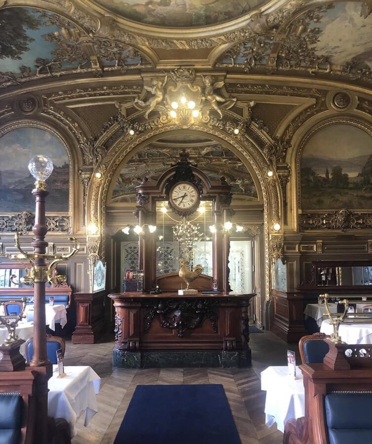 ebru_fesli's tweet photo. Photo by E.E.F Le Train bleu a été construit par Denis Marius Toudoire pour l'Exposition universelle de 1900.
Paris’te Gare de Lyon tren Garı’nda bulunan "Le Train Bleu" 1901’de, Denis Marius Toudoire tarafından inşa edilmiştir...
#trainbleu #neobarok #belleepoque https://t.co/Mb84tVtMR8