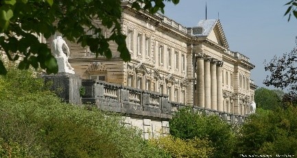 Certes le château est fermé, mais pas le parc ! 
Profitez de ses allées jusqu’à 17h pour prendre un bon bol d’air !

Nous vous souhaitons une agréable promenade !

📸Château de Compiègne / Marc Poirier