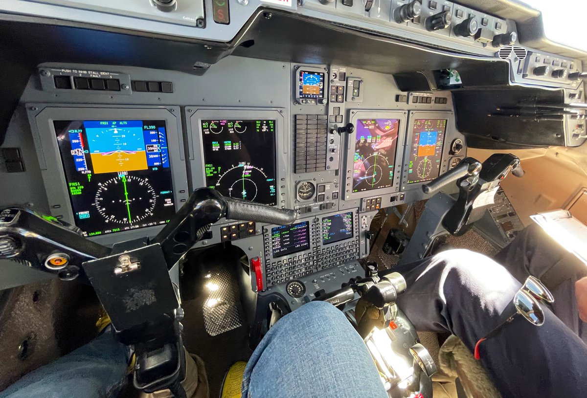 pilotoco's tweet image. Disfrutando un rato #hawker850 #proline21 #pilotlife #fl390 #sanantoniotexas