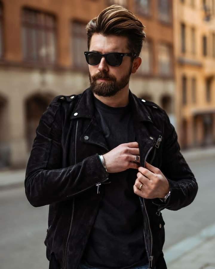 سلاما على من يدعون أنهم ملائكة ..👼
 
وينزلون الادعيه 🤲

و بداخلهم خبث يقف له الشيطان متعجباً..!!!🤚🤚